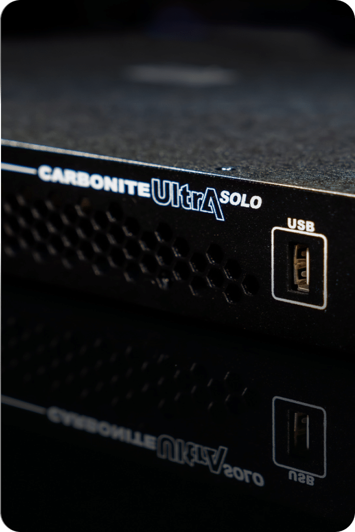 Carbonite Ultra Solo USB port